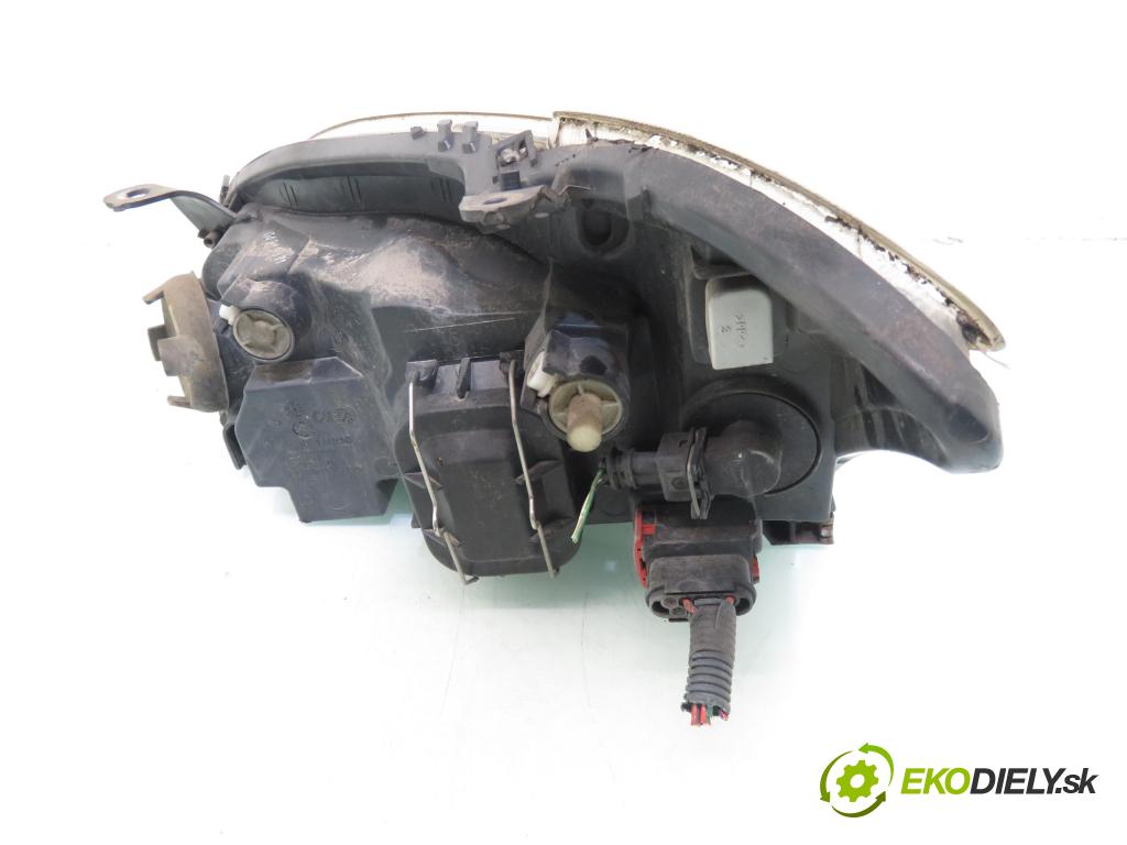TOYOTA COROLLA (_E12_) HB 2002 66,00 2.0 D-4D 1995,00 Svetlo PP