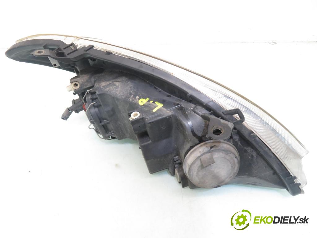 TOYOTA COROLLA (_E12_) HB 2002 66,00 2.0 D-4D 1995,00 Svetlo LP