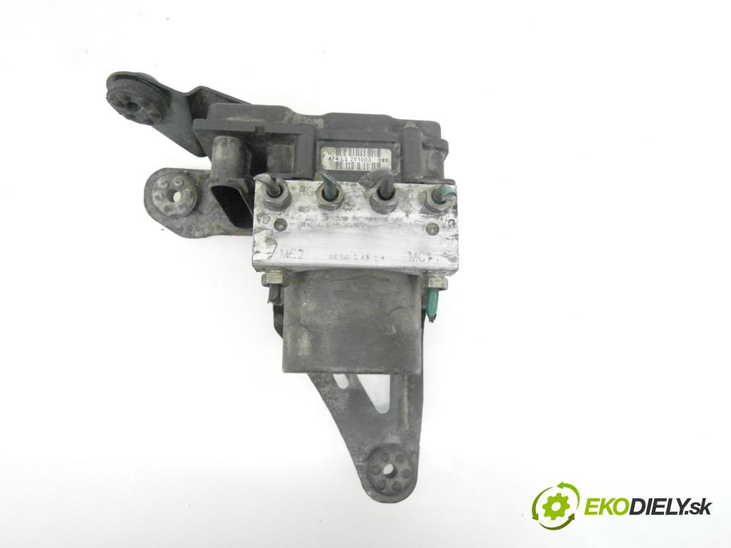 RENAULT MEGANE II (BM0/1_, CM0/1_) HB 2004 72,00 1.4 16V (BM0B, CM0B) - K4J 730 1390,00 pumpa ABS 0265281300 ; 8200088695 ; 84BO2AAY (Pumpa ABS)