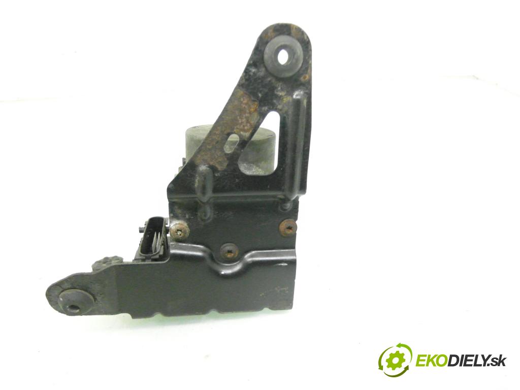 RENAULT MEGANE II (BM0/1_, CM0/1_) HB 2004 72,00 1.4 16V (BM0B, CM0B) - K4J 730 1390,00 pumpa ABS 0265281300 ; 8200088695 ; 84BO2AAY (Pumpa ABS)
