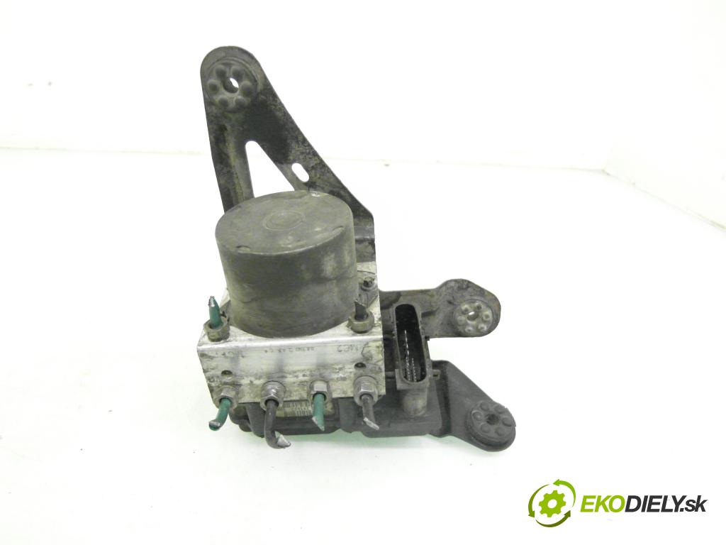 RENAULT MEGANE II (BM0/1_, CM0/1_) HB 2004 72,00 1.4 16V (BM0B, CM0B) - K4J 730 1390,00 pumpa ABS 0265281300 ; 8200088695 ; 84BO2AAY (Pumpa ABS)