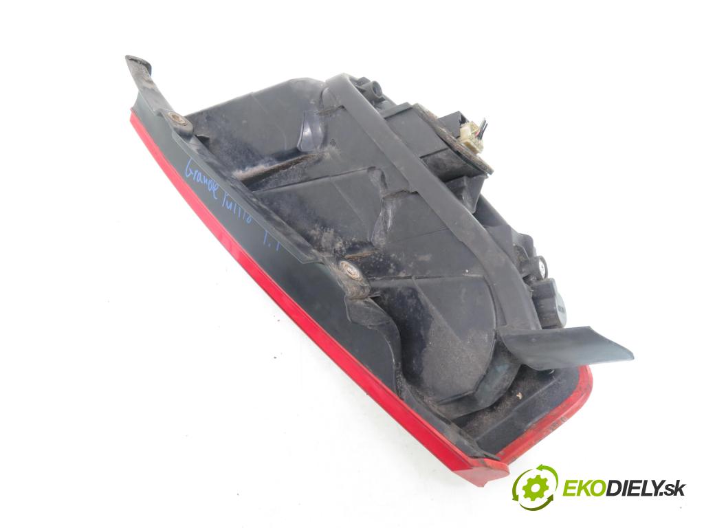 FIAT GRANDE PUNTO (199_) HB 2006 55,00 1.3 D Multijet 75 - 199 A2.000 1248,00 Svetlo pravé zadné 453691