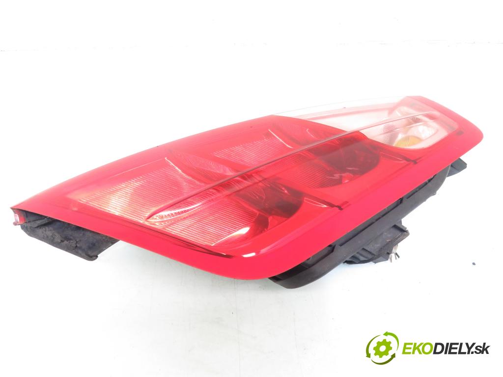 FIAT GRANDE PUNTO (199_) HB 2006 55,00 1.3 D Multijet 75 - 199 A2.000 1248,00 Svetlo pravé zadné 453691