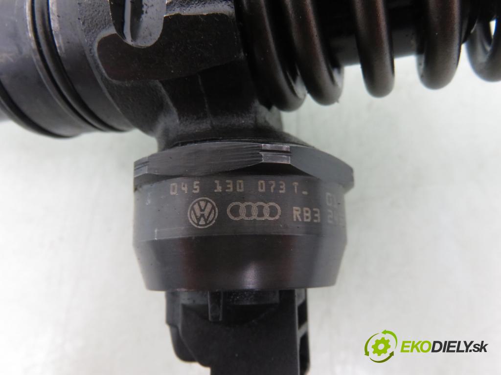 AUDI A4 Avant (8D5, B5) KOMBI 2000 85,00 1.9 TDI - AJM 1896,00 Vstrekovač 045130073T ; 0414720035 (Vstrekovač paliva)