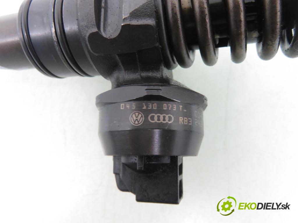 AUDI A4 Avant (8D5, B5) KOMBI 2000 85,00 1.9 TDI - AJM 1896,00 Vstrekovač 045130073T ; RB324286FR ; 0414720035 (Vstrekovač paliva)