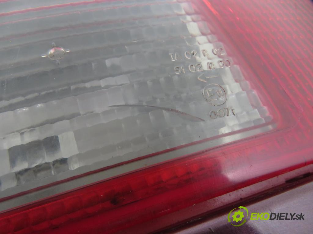 AUDI A4 (8D2, B5) SEDAN 1995 74,00 1.6 - ANA 1595,00 světlo levé zadní 8D0945095A