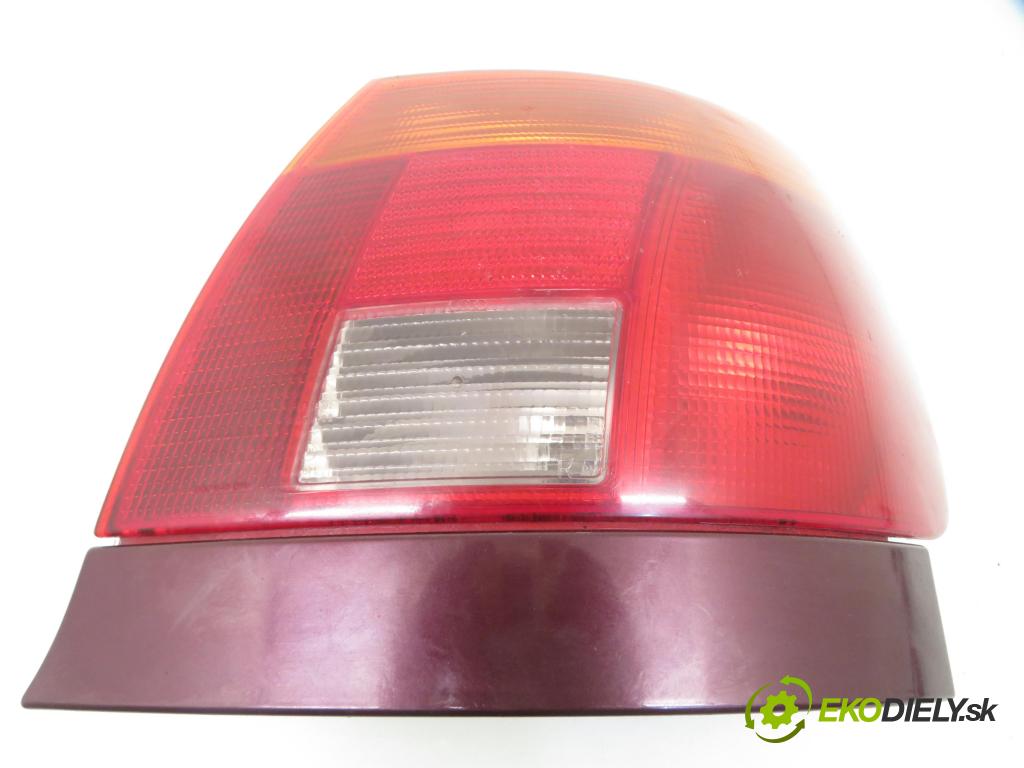 AUDI A4 (8D2, B5) SEDAN 1995 74,00 1.6 - ANA 1595,00 Svetlo pravé zadné 8D0945096
