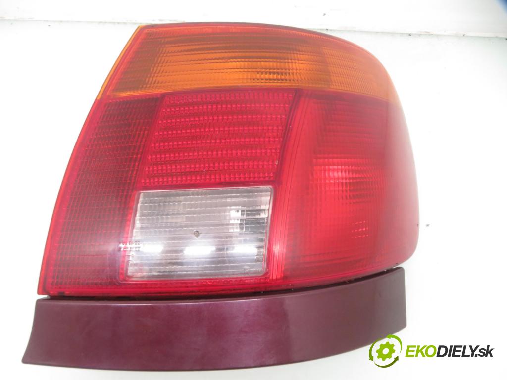 AUDI A4 (8D2, B5) SEDAN 1995 74,00 1.6 - ANA 1595,00 Svetlo pravé zadné 8D0945096