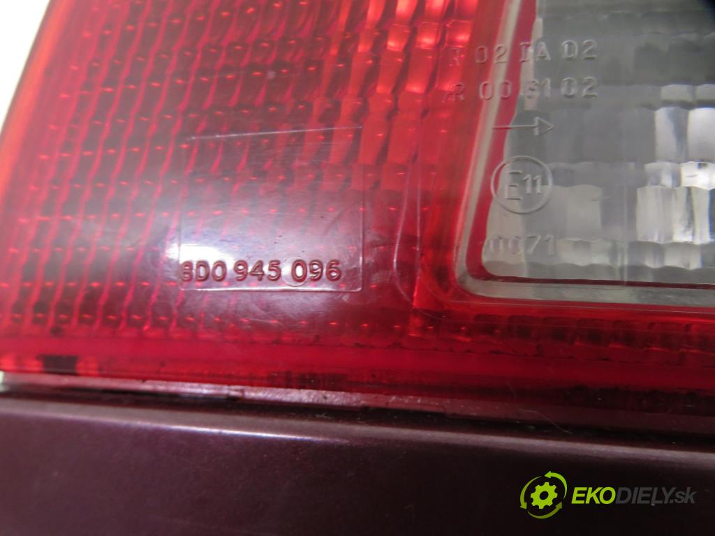 AUDI A4 (8D2, B5) SEDAN 1995 74,00 1.6 - ANA 1595,00 Svetlo pravé zadné 8D0945096