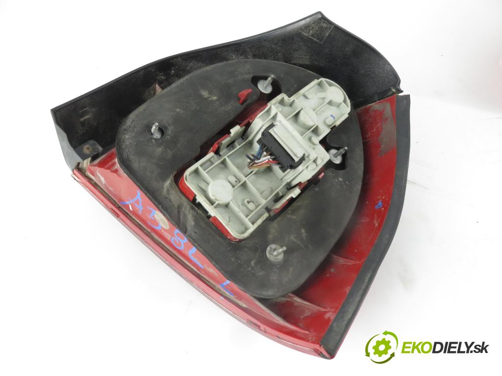 AUDI A3 (8L1) HB 2000 81,00 1.9 TDI 110 - AHF 1896,00 světlo levé zadní