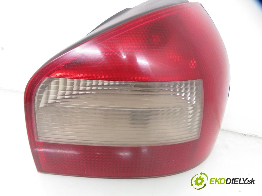 AUDI A3 (8L1) HB 2000 81,00 1.9 TDI 110 - AHF 1896,00 Svetlo pravé zadné