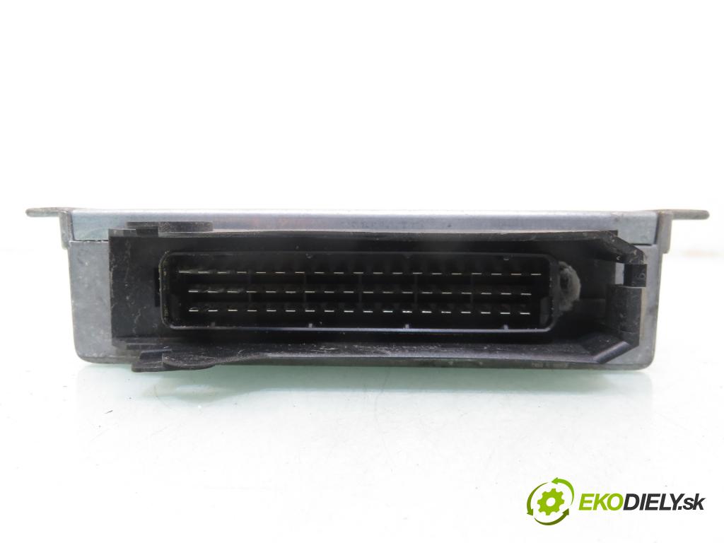 OPEL OMEGA B Kombi (V94) KOMBI 1994 100,00 2.0 16V - X 20 XEV 1998,00 řídící jednotka motora 90492433NT ; S95005
