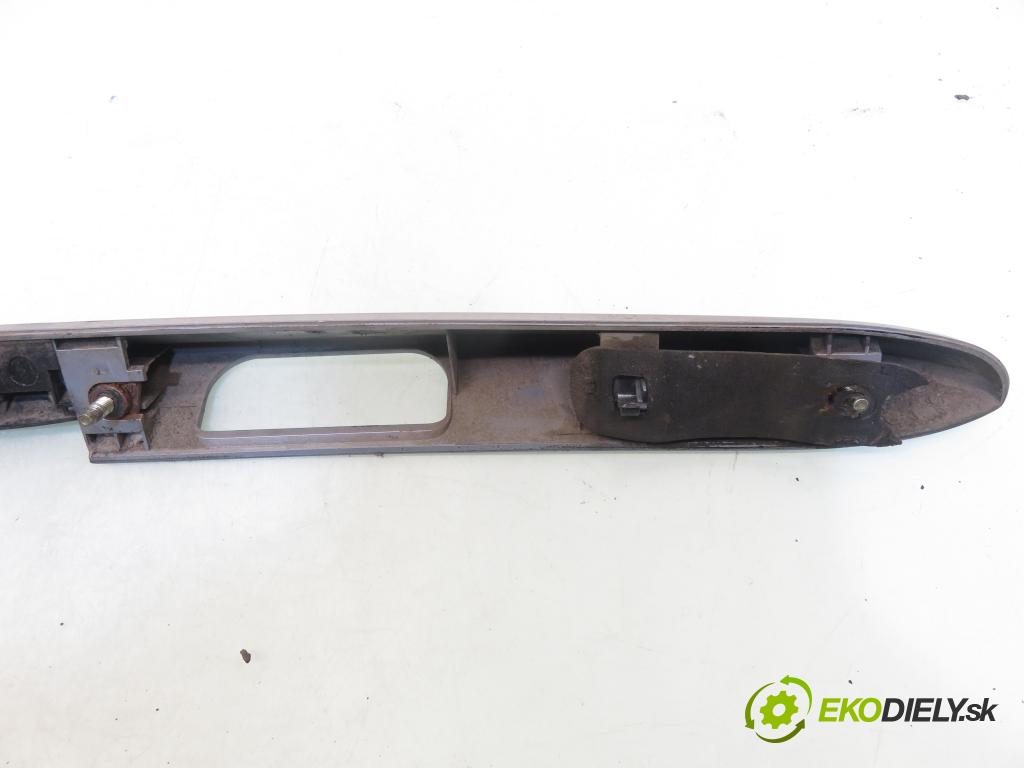 PEUGEOT 307 SW (3H) KOMBI 2003 80,00 1.6 BioFlex - NFU (TU5JP4) 1587,00 Zadné čelo dverí kufor 9638615777