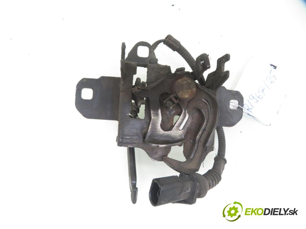 SEAT TOLEDO II (1M2) SEDAN 1999 74,00 1.6 - AEH 1595,00 zámok kapoty 1M0823503
