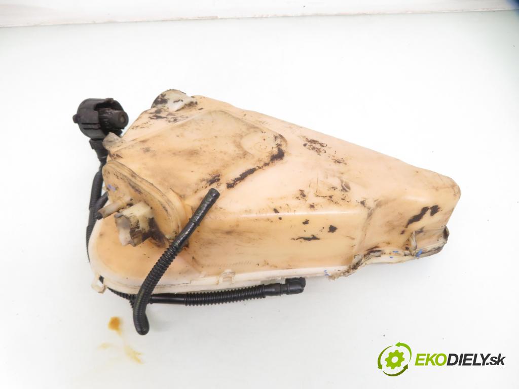 PEUGEOT 407 (6D_) SEDAN 2006 80,00 1.6 HDi 110 - 9HZ (DV6TED4) 1560,00 nádržka TEKUTINA: FAP 9639233780 ; 9639233780