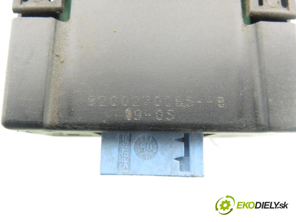 RENAULT SCENIC II (JM0/1_) MINIVAN 2005 74,00 1.5 dCi 101 - K9K 728 1461,00 vypínač brzdy MANUÁL 8200270265