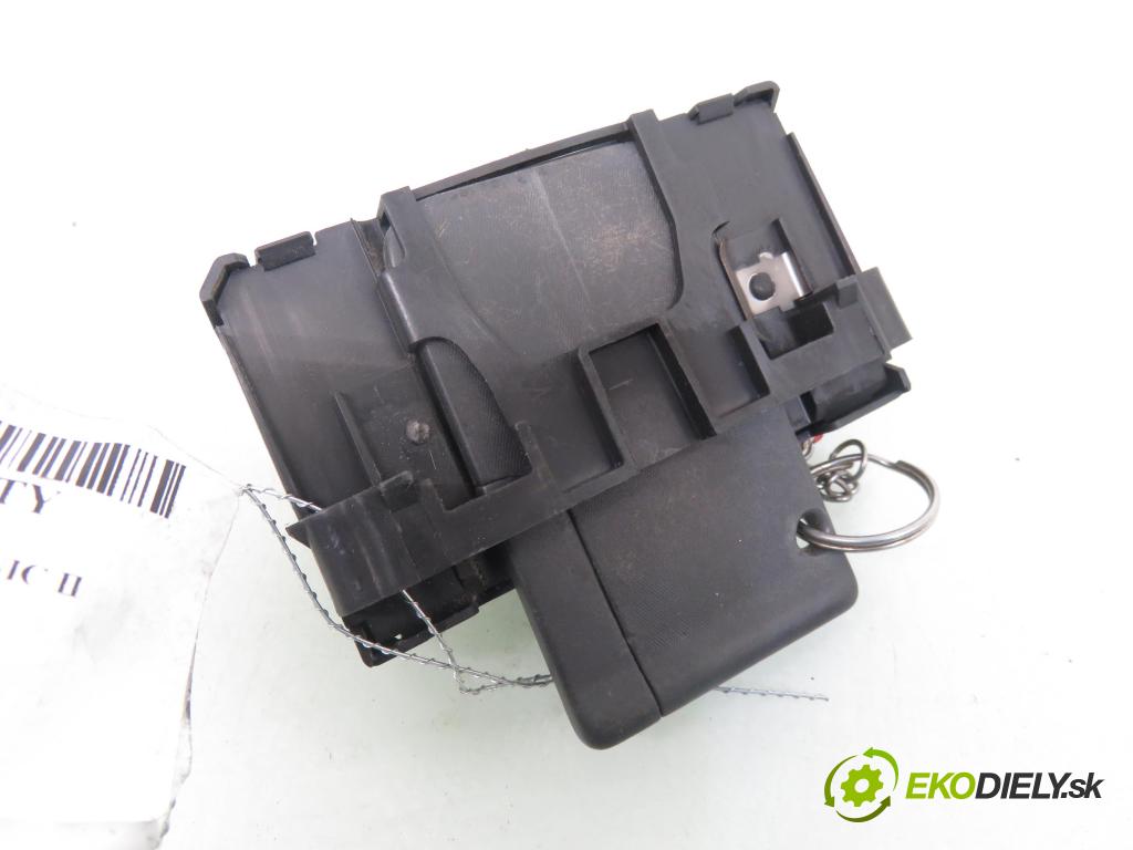 RENAULT SCENIC II (JM0/1_) MINIVAN 2005 78,00 1.5 dCi 106 - K9K 732 1461,00 CZYTNIK KARTY: 8200125077 ; S118539002