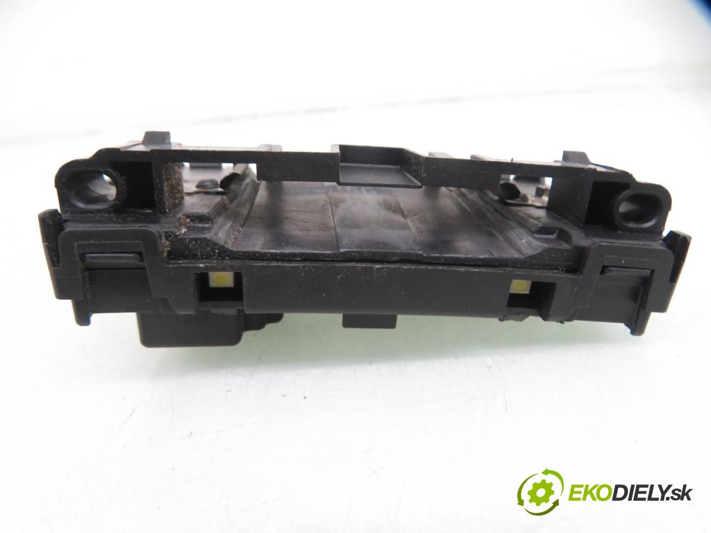 RENAULT SCENIC II (JM0/1_) MINIVAN 2003 83,00 1.6 (JM0C, JM0J, JM1B) - K4M 782 1598,00 čítač KARTY: S118539002A ; 8200125077