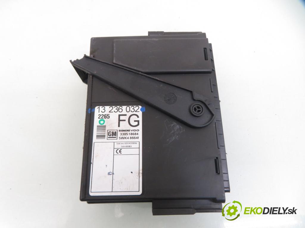 OPEL CORSA C (X01) HB 2003 44,00 1 - Z 10 XEP 998,00 spínačka / imobilizéra IMMO / řídící jednotka 0261208393 ; 55354327 ; 13236032