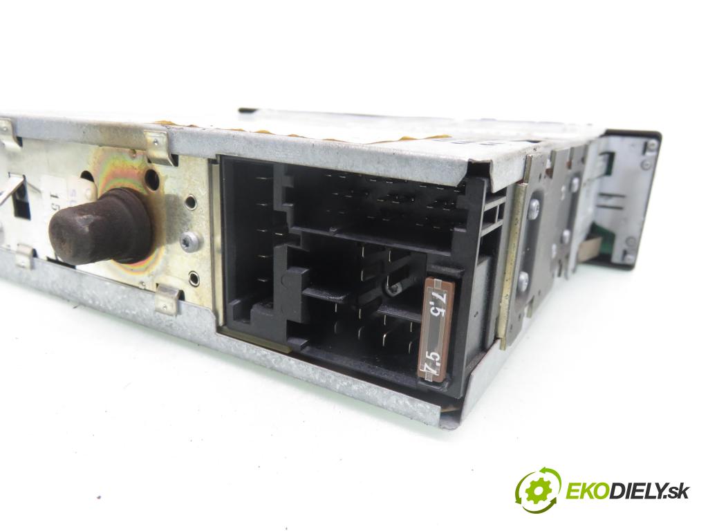 AUDI A4 (8D2, B5) SEDAN 1999 92,00 1.8 - ADR 1781,00 RADIO modul 4B0035152B