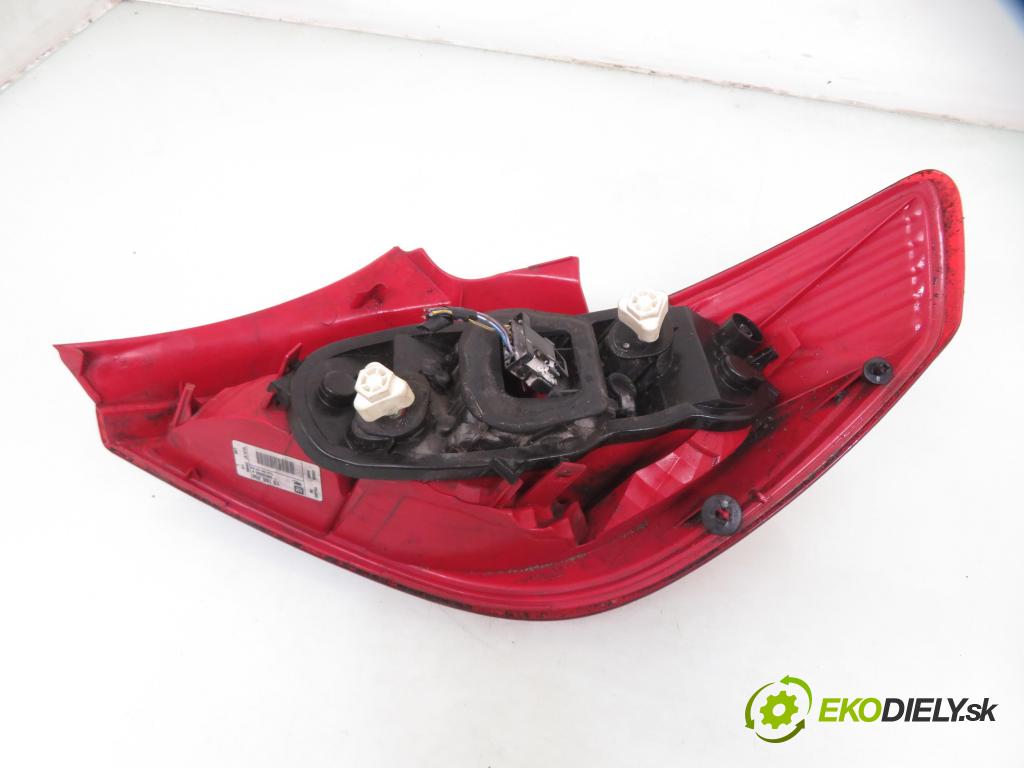OPEL CORSA D (S07) HB 2008 44,00 1.0 12V 60 - Z 10 XEP 998,00 Svetlo ľavé zadné 13186350