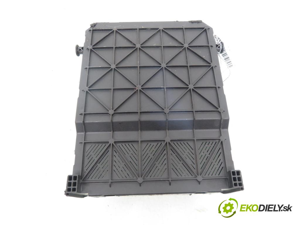 CITROEN C2 (JM_) HB 2003 44,00 1.1 - HFX (TU1JP) 1124,00 MODUL BSI 9650585780 ; S116085200