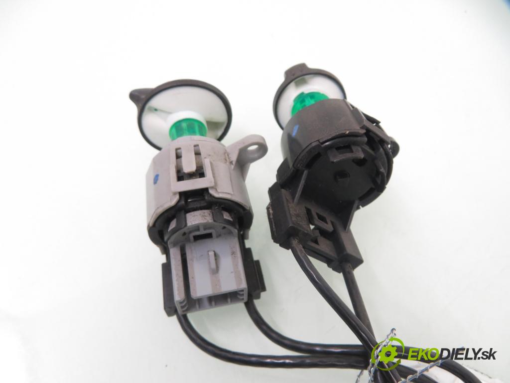 FORD FOCUS (DAW, DBW) HB 2002 74,00 1.6 16V 100 - FYDA 1596,00 Lanko panel kúrenia 2M5111503AA ; 2M5111504AA