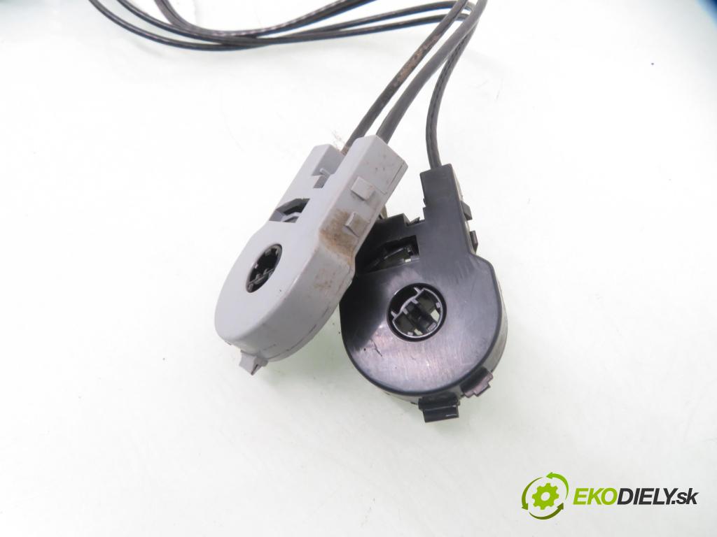 FORD FOCUS (DAW, DBW) HB 2002 74,00 1.6 16V 100 - FYDA 1596,00 lanko panel topení 2M5111503AA ; 2M5111504AA