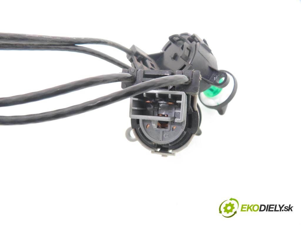 FORD FOCUS (DAW, DBW) HB 2002 74,00 1.6 16V 100 - FYDA 1596,00 lanko panel topení 2M5111503AA ; 2M5111504AA