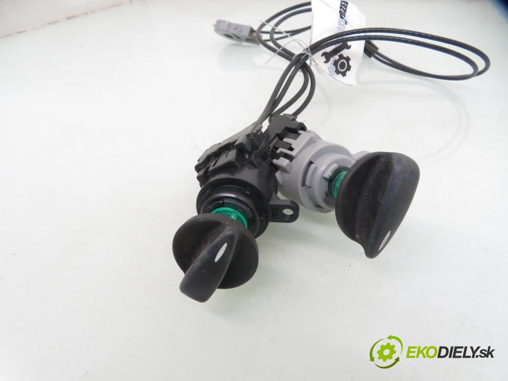 FORD FOCUS (DAW, DBW) HB 2002 74,00 1.6 16V 100 - FYDA 1596,00 lanko panel topení 2M5111503AA ; 2M5111504AA