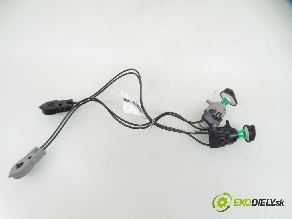 FORD FOCUS (DAW, DBW) HB 2002 74,00 1.6 16V 100 - FYDA 1596,00 lanko panel topení 2M5111503AA ; 2M5111504AA