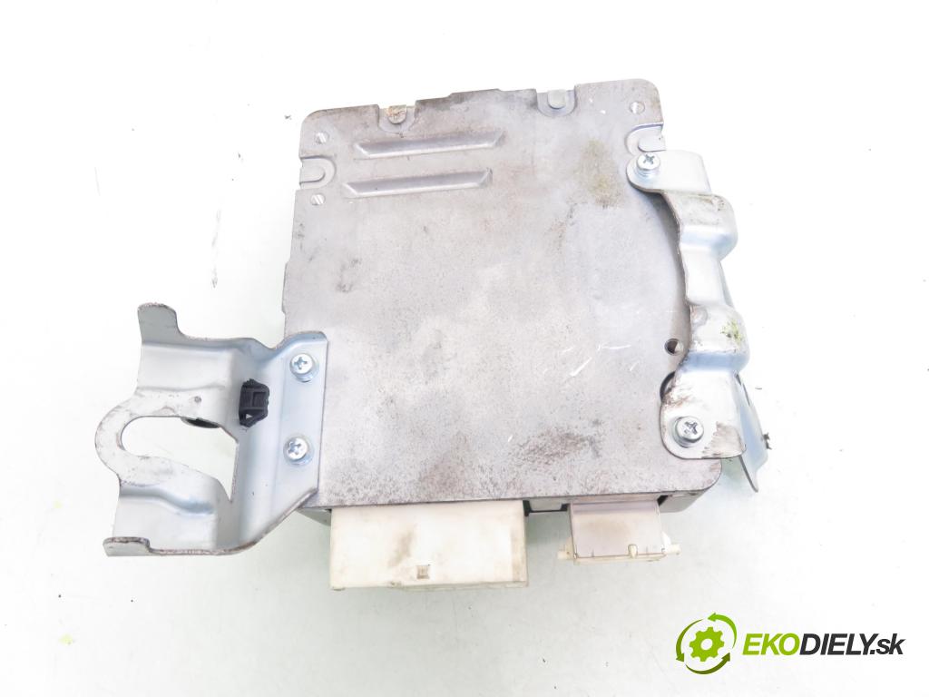 TOYOTA AURIS (_E15_) HB 2009 74,00 1.33 Dual-VVTi 101 - 1NR-FE 1329,00 Riadiaca jednotka servočerpadlo 8965002460 ; JL501000571 ; 1129003261 (Riadiaca jednotka)
