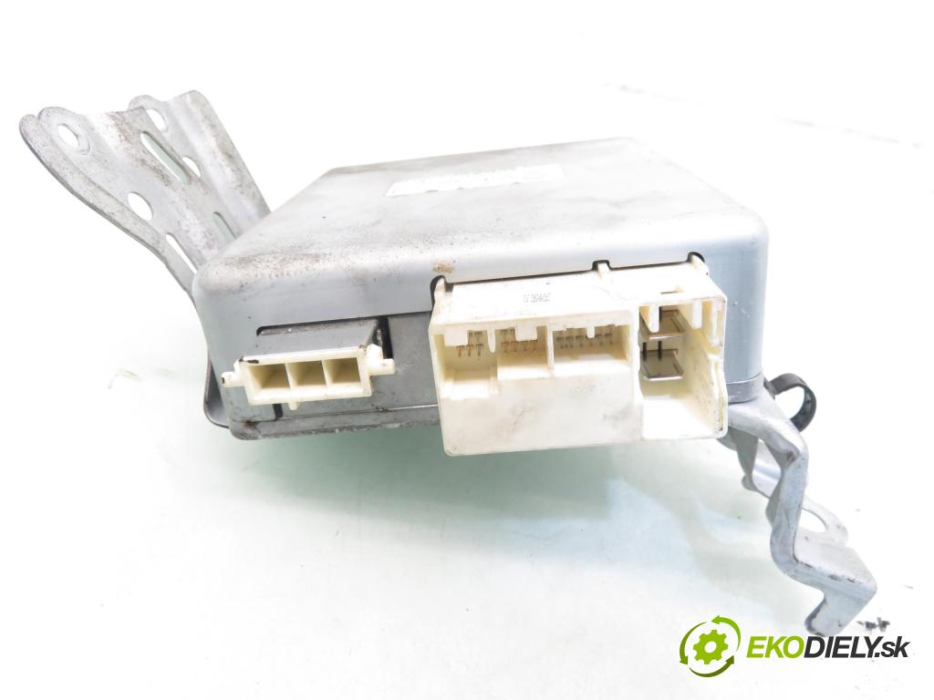TOYOTA AURIS (_E15_) HB 2009 74,00 1.33 Dual-VVTi 101 - 1NR-FE 1329,00 Riadiaca jednotka servočerpadlo 8965002460 ; JL501000571 ; 1129003261 (Riadiaca jednotka)