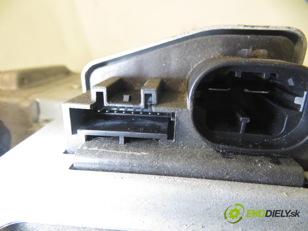 RENAULT SCENIC II (JM0/1_) MINIVAN 2003 83,00 1.6 (JM0C, JM0J, JM1B) - K4M 782 1598,00 SLOUPEC / PODPORA elektrický 8200035272 ; 50300389