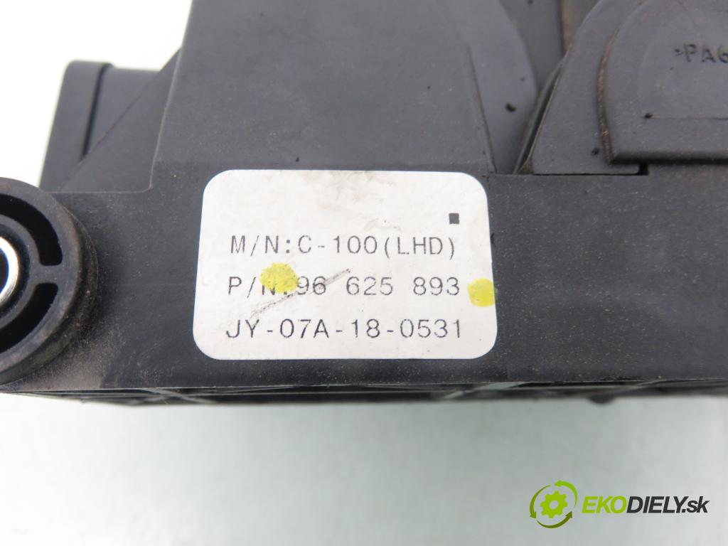 OPEL ANTARA A (L07) SUV 2007 110,00 2.0 CDTI 150 - Z 20 DMH 1991,00 potenciometr plynového pedálu 96625893 (Potenciometr plynového pedálu)