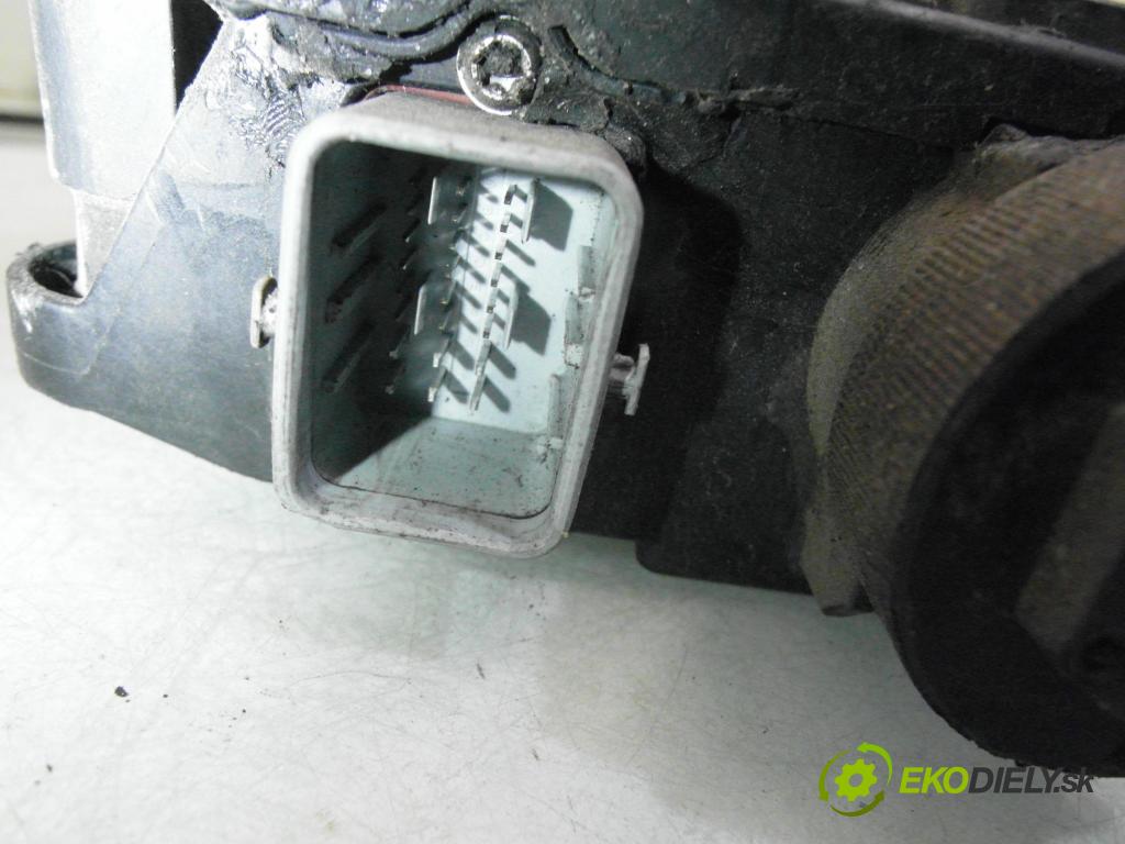 RENAULT SCENIC II (JM0/1_) MINIVAN 2005 88,00 1.9 DCI - F9Q 812 1870,00 BRZDA: ručny elektrický 8200418647