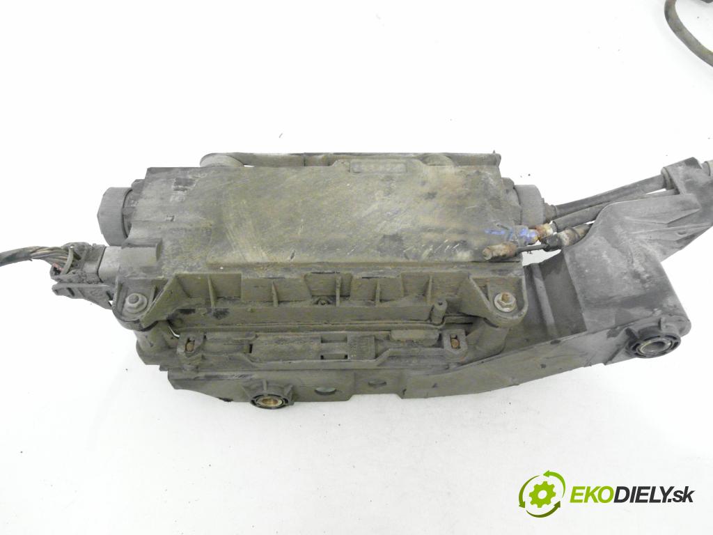 RENAULT SCENIC II (JM0/1_) MINIVAN 2003 83,00 1.6 (JM0C, JM0J, JM1B) - K4M 782 1598,00 BRZDA: ručny elektrický 8200311379