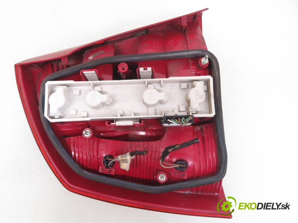 SKODA OCTAVIA II (1Z3) SEDAN 2006 77,00 1.9 TDI - BXE 1896,00 Svetlo pravé zadné 1Z5945096A ; 1Z5945112A