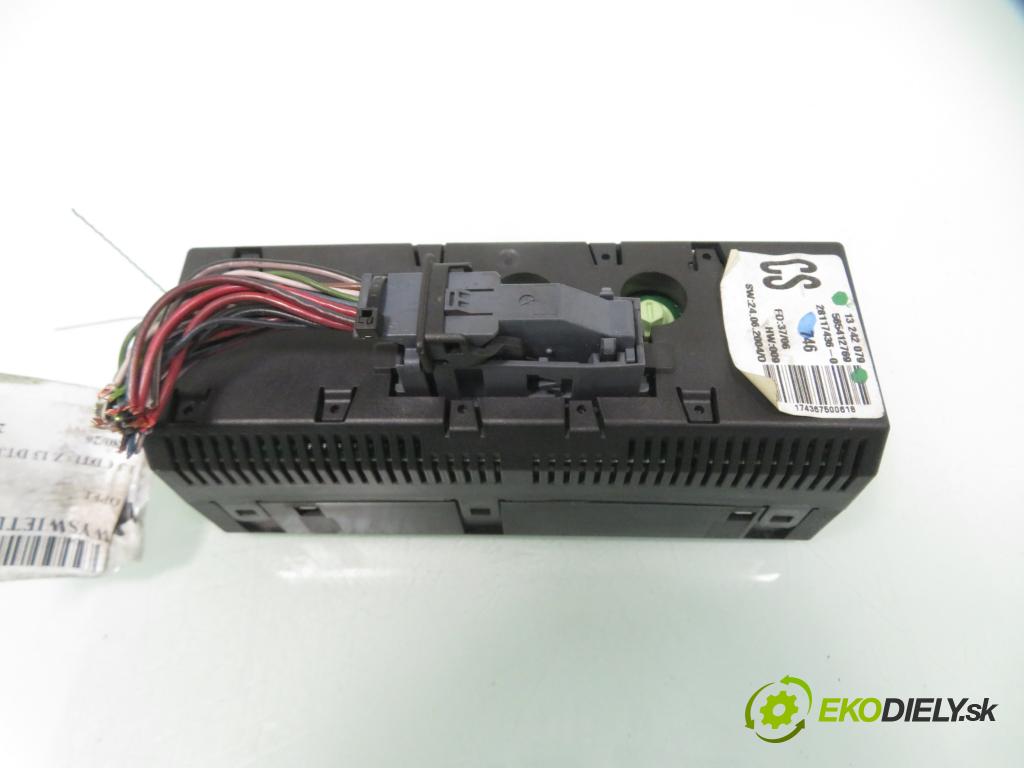 OPEL MERIVA A nadwozie wielkoprzestrzenne (MPV) (X03) MINIVAN 2006 55,00 1.3 CDTI - Z 13 DTJ 1248,00 RADIO CD 13233929 ; 7646104310 ; 13242079