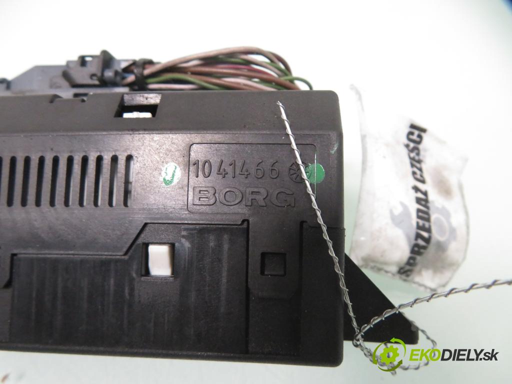 OPEL MERIVA A nadwozie wielkoprzestrzenne (MPV) (X03) MINIVAN 2006 55,00 1.3 CDTI - Z 13 DTJ 1248,00 RADIO CD 13233929 ; 7646104310 ; 13242079