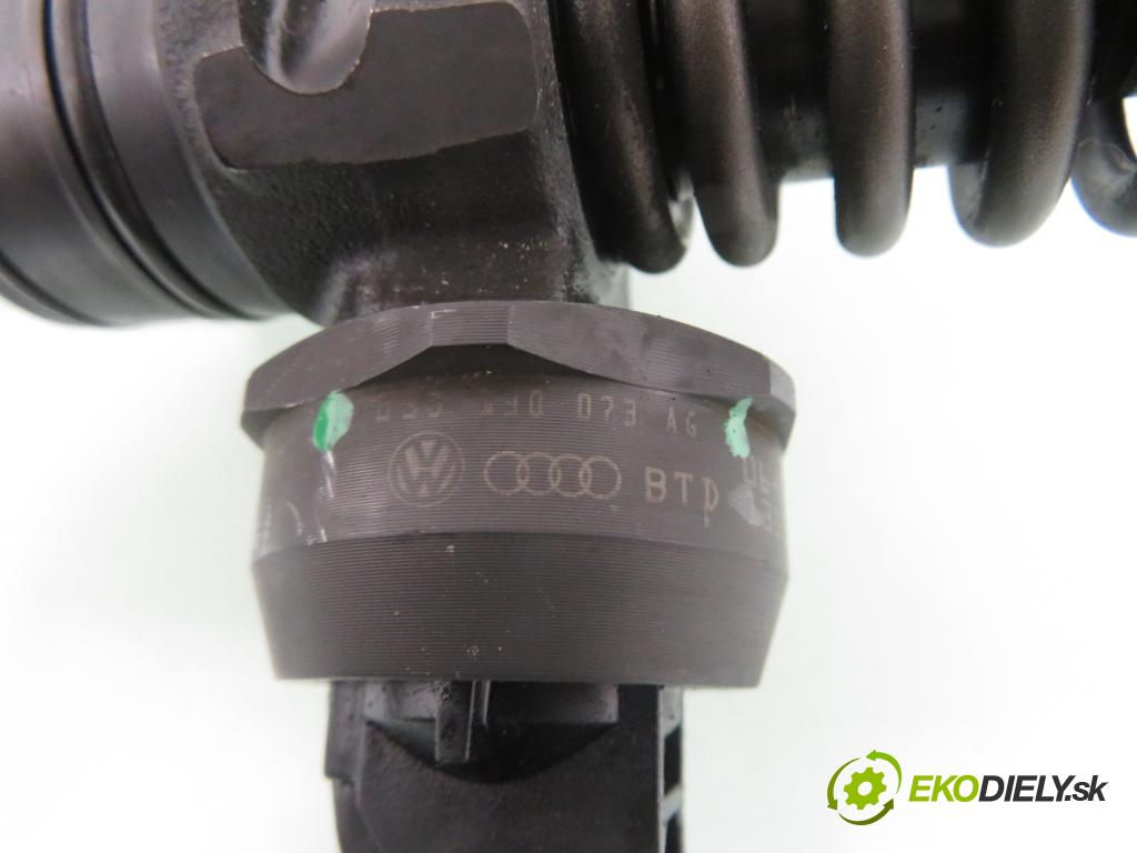 SKODA OCTAVIA II (1Z3) SEDAN 2006 77,00 1.9 TDI - BXE 1896,00 Vstrekovač 038130073AG ; 0414720215 (Vstrekovač paliva)