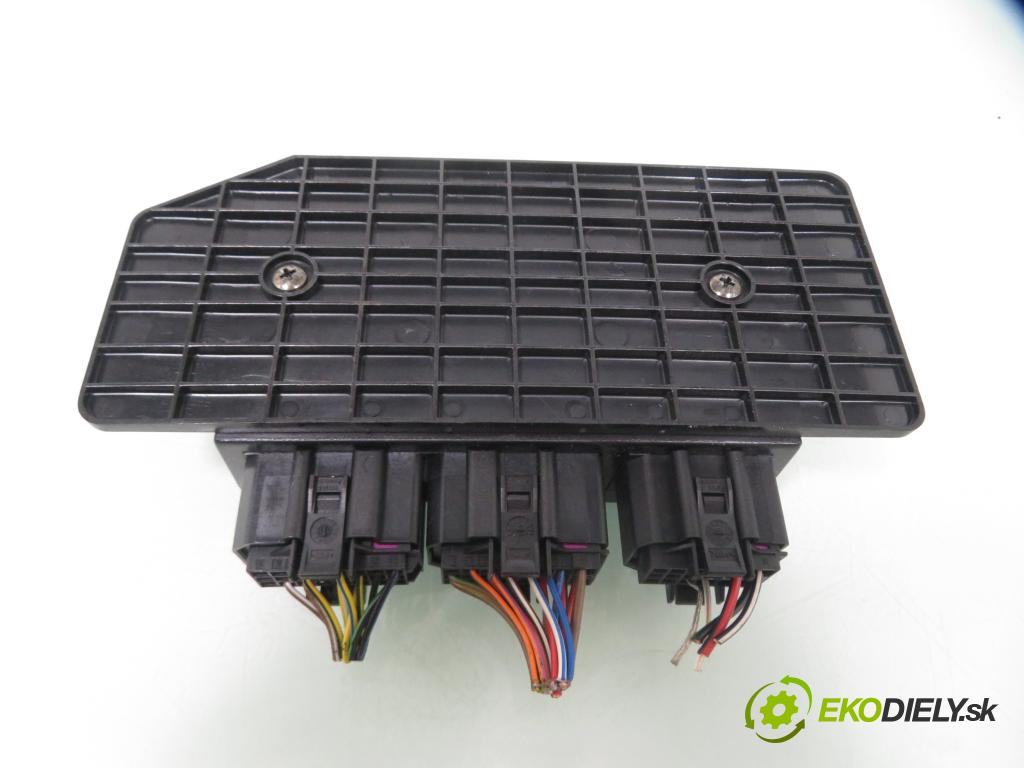 VW PASSAT B5.5 (3B3) SEDAN 2002 74,00 1.9 TDI PD 101 - AVB 1896,00 MODUL komfortu 1C0959799A ; 5DK008213