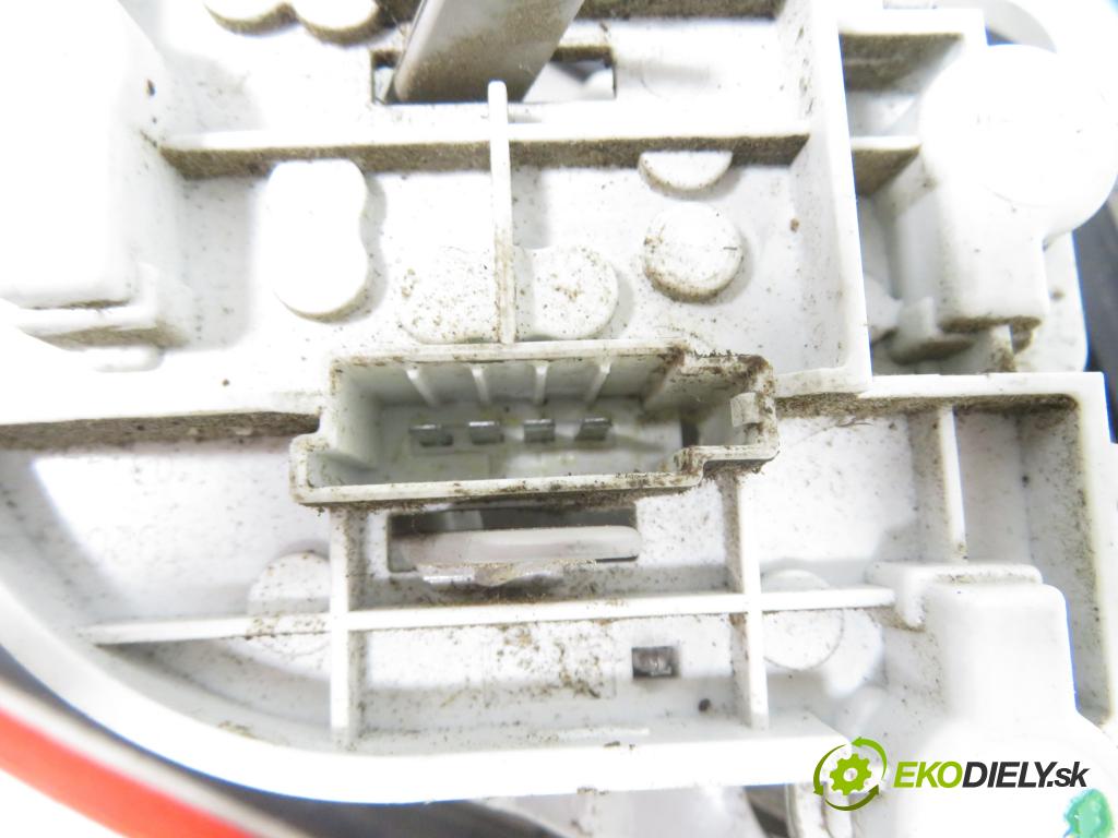 FORD MONDEO IV Turnier (BA7) KOMBI 2008 103,00 2.0 TDCi - QXBB 1997,00 světlo pravé zadní kufr 7S7113A602B