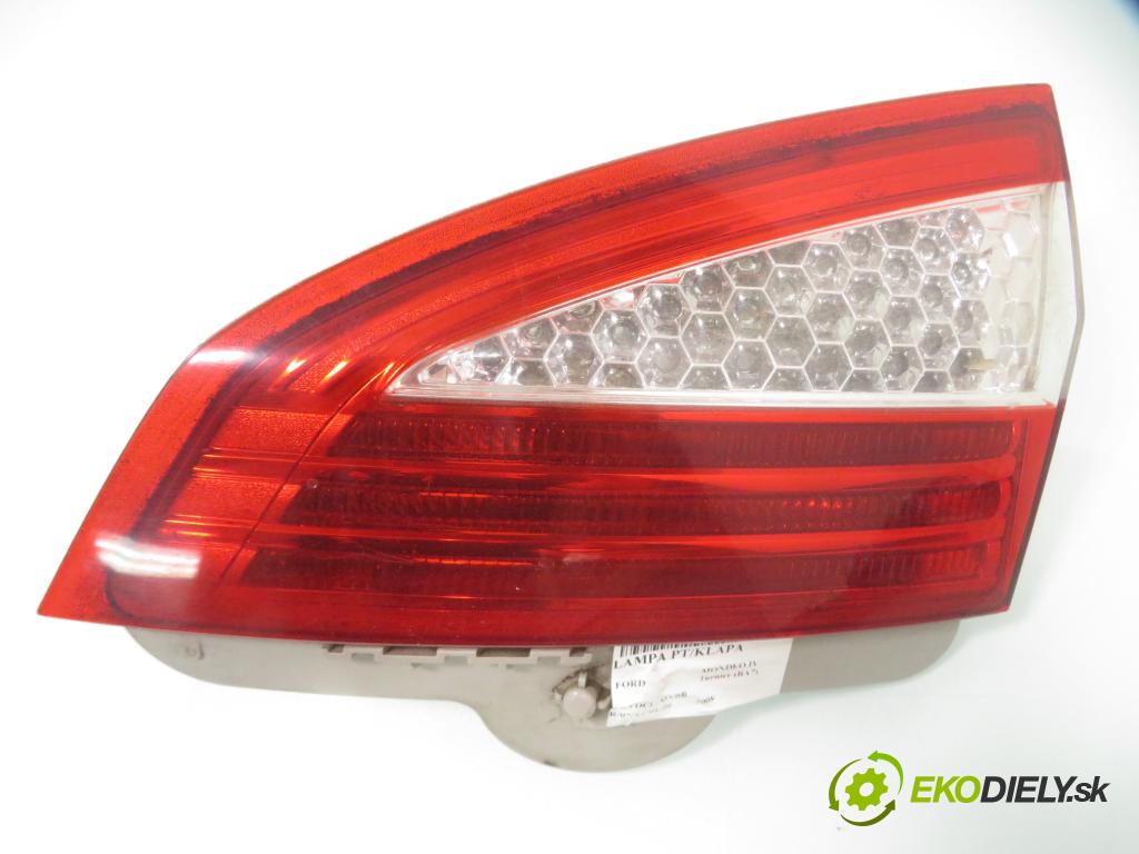 FORD MONDEO IV Turnier (BA7) KOMBI 2008 103,00 2.0 TDCi - QXBB 1997,00 světlo pravé zadní kufr 7S7113A602B