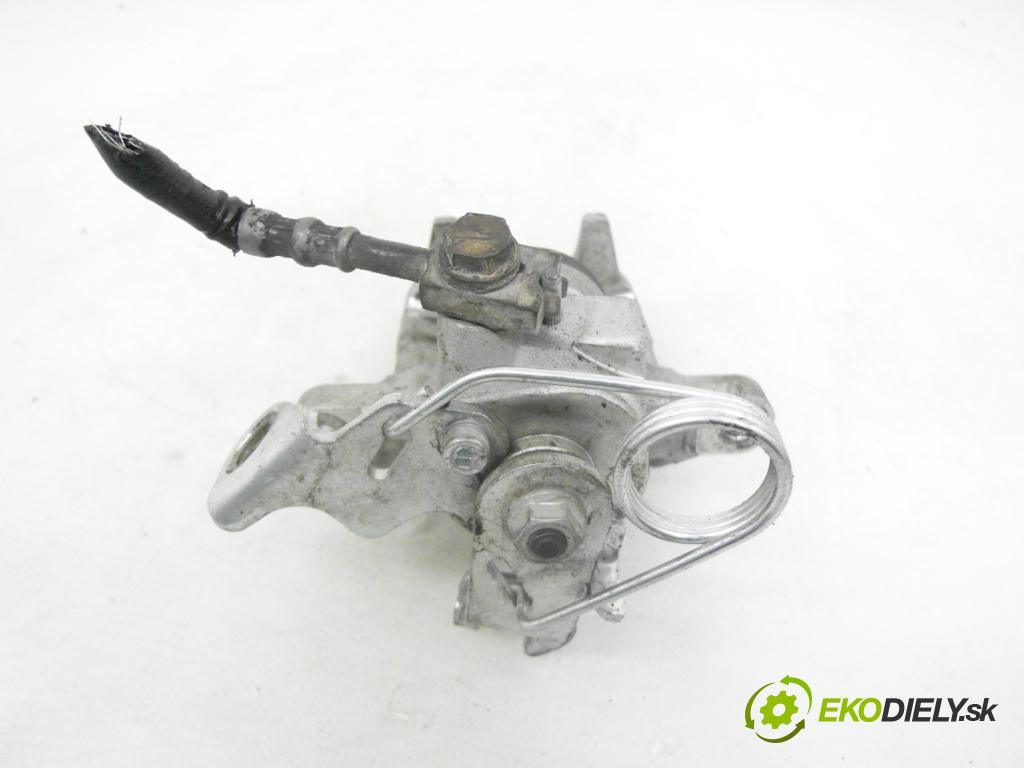 VW PASSAT B5.5 (3B3) SEDAN 2002 74,00 1.9 TDI PD 101 - AVB 1896,00 Brzdič strmeň LT