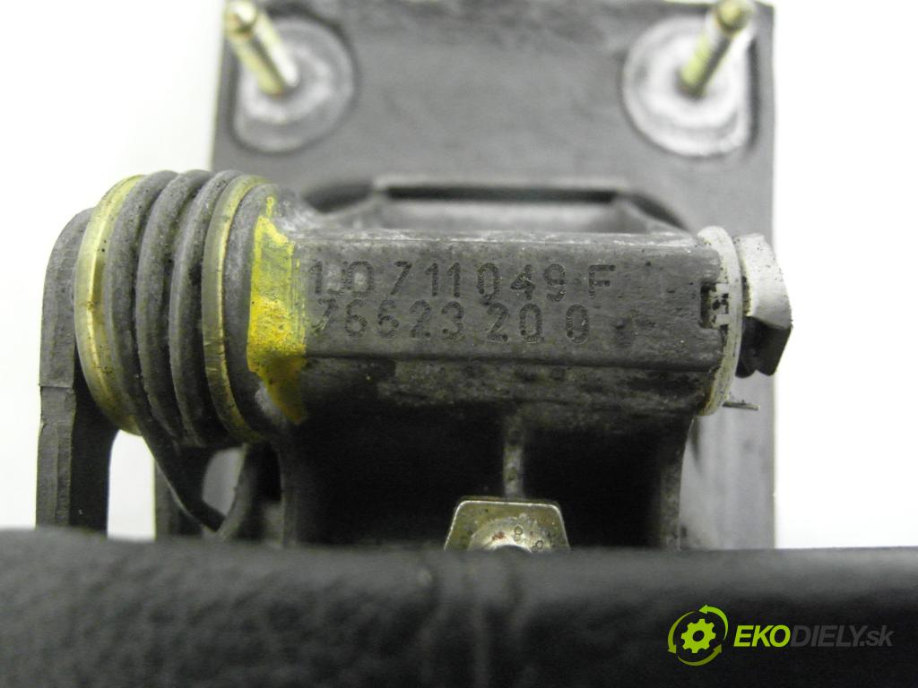 VW GOLF IV (1J1) HB 1999 85,00 1.9 TDI - AUY 1896,00 ZVEDÁK: 1J0711061C ; 1J0711049F