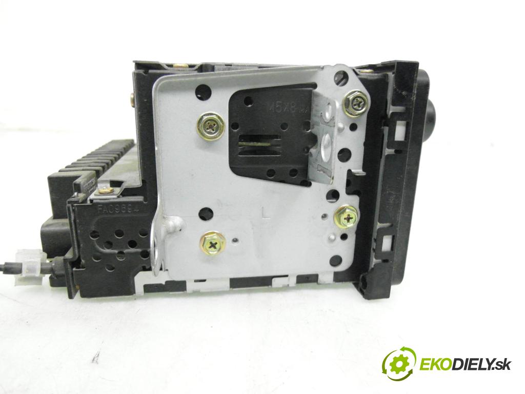 TOYOTA RAV 4 II (_A2_) SUV 2004 85,00 2.0 D-4D 4WD 116 - 1CD-FTV 1995,00 RADIO CD 8612042130 ; CQTT3370A