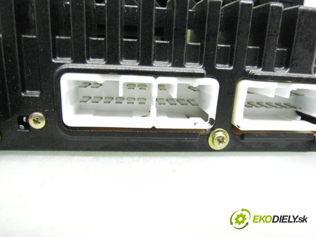 TOYOTA RAV 4 II (_A2_) SUV 2004 85,00 2.0 D-4D 4WD 116 - 1CD-FTV 1995,00 RADIO CD 8612042130 ; CQTT3370A
