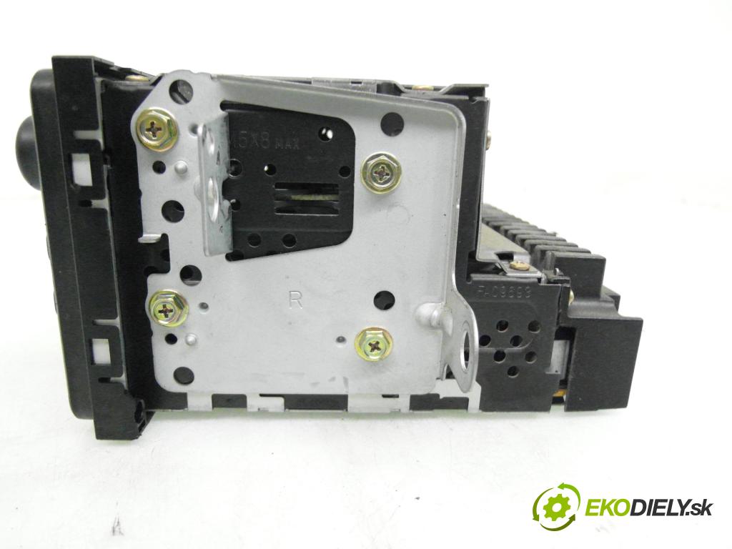 TOYOTA RAV 4 II (_A2_) SUV 2004 85,00 2.0 D-4D 4WD 116 - 1CD-FTV 1995,00 RADIO CD 8612042130 ; CQTT3370A