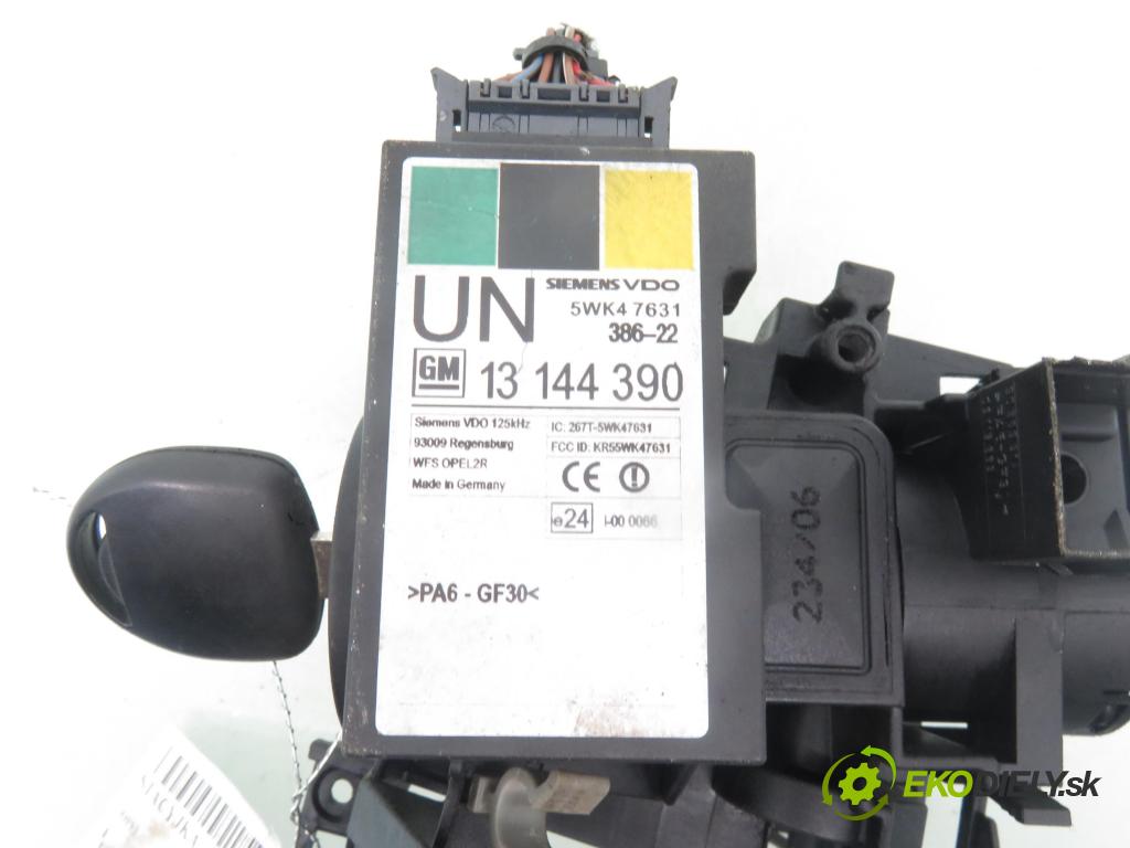 OPEL MERIVA A nadwozie wielkoprzestrzenne (MPV) (X03) MINIVAN 2006 55,00 1.3 CDTI - Z 13 DTJ 1248,00 spínačka 90589313 ; 90589389 ; 13144390 (Spínací skříňka)